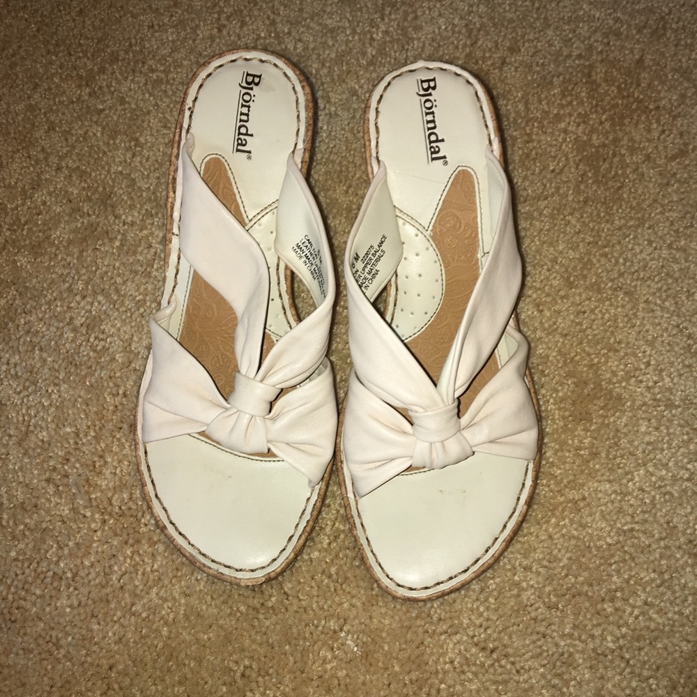Off white wedges
